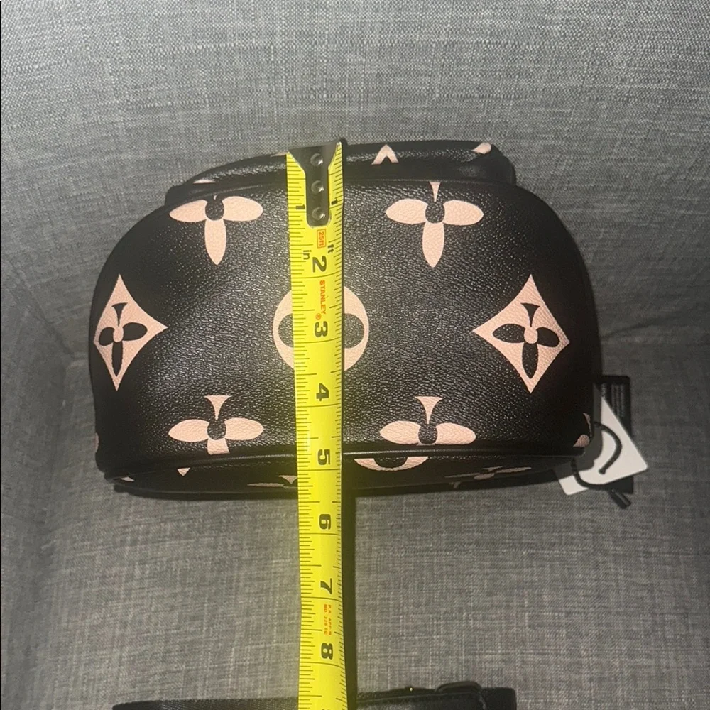 Fashion Stylish Black and Cream Women's Crossbody Bag - Picture 4 of 9